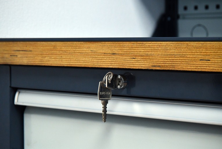 Верстак FBK 205.35.4-1 купить в Апатитах Верстак FBK 205.35.4-1 купить в Апатитах