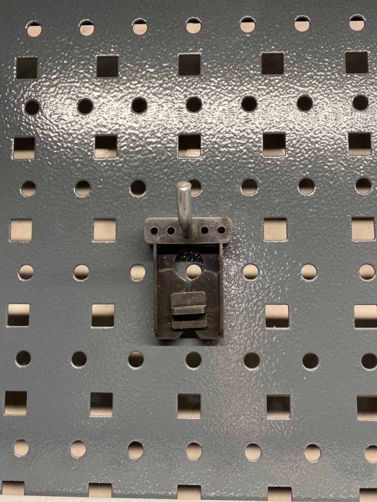 Крючок 38 мм купить в Апатитах Крючок 38 мм купить в Апатитах