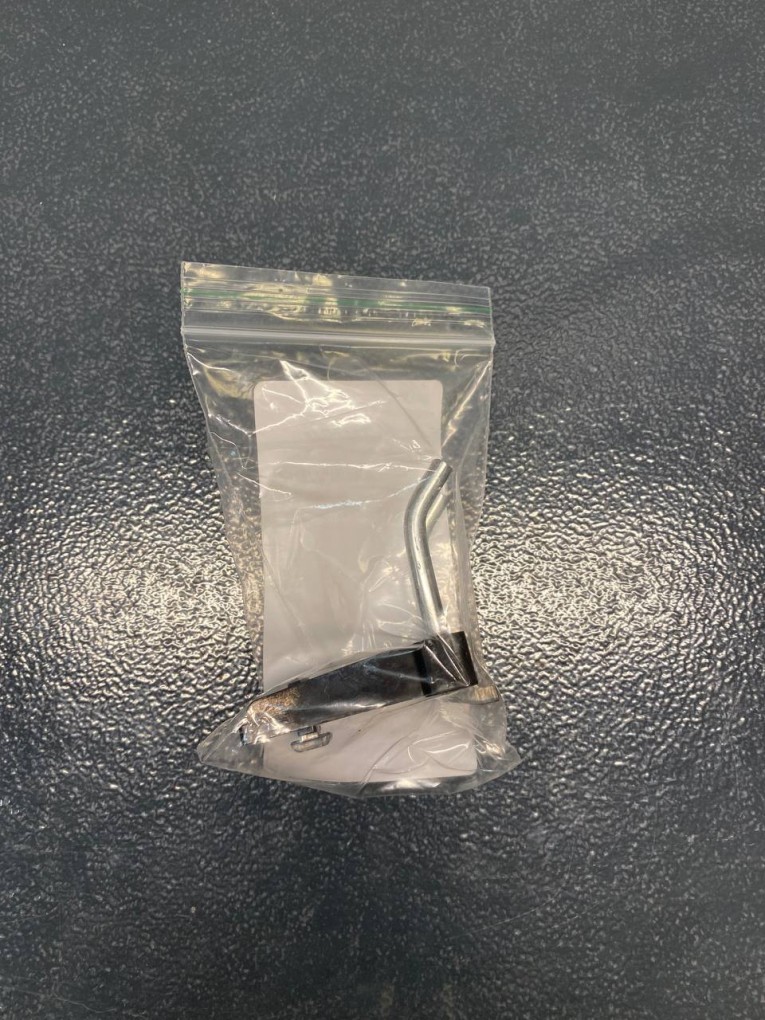 Крючок двойной 38 мм купить в Апатитах