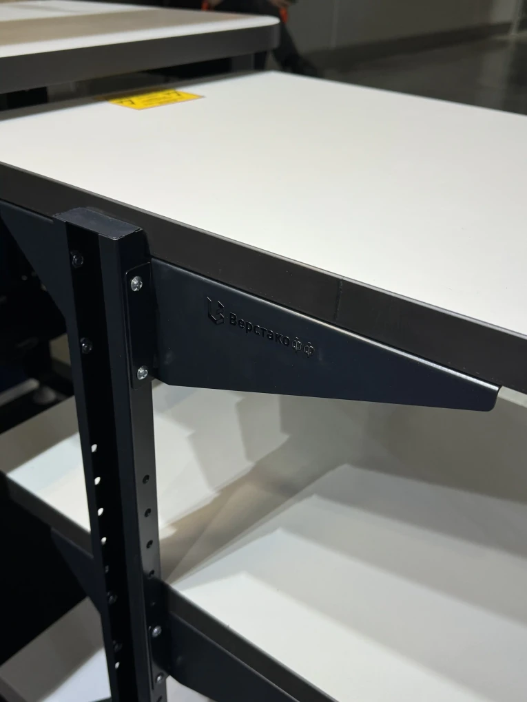 Подкатной антистатический стол SPC A купить в Апатитах Подкатной антистатический стол SPC A купить в Апатитах